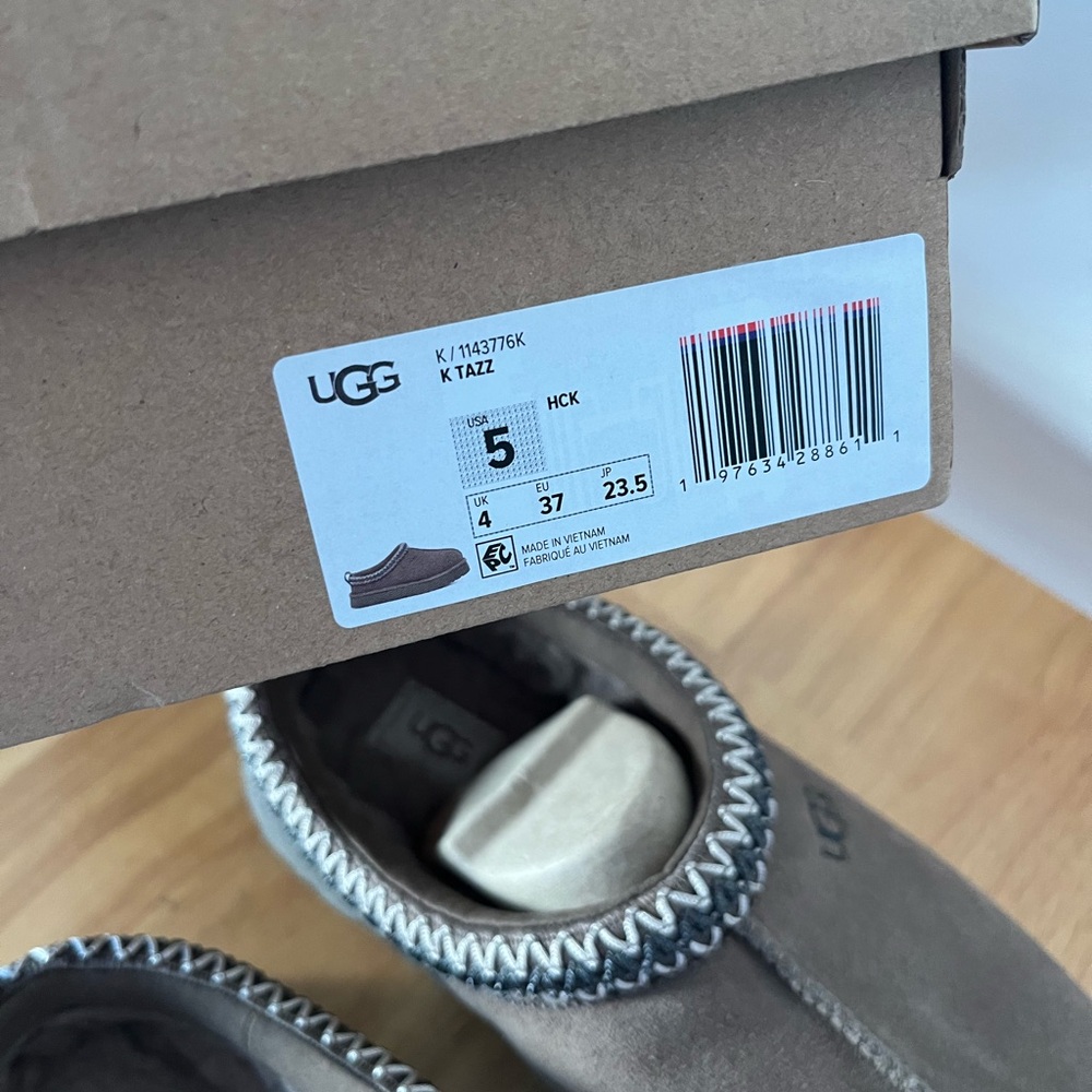UGG Tazz New in box big kids slippers girls size 5 ( women’s 7) Hickory - Picture 3 of 3